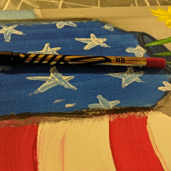 NEW Urban Decay Gwen Stefani Firebird Lip Pencil - Picture 1 of 3